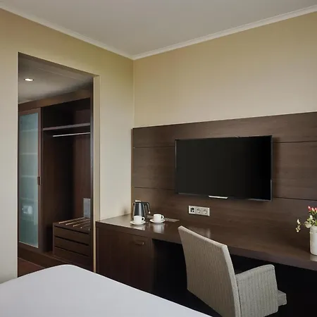 Nh Stuttgart Airport Hotel 4*