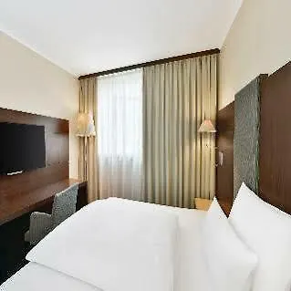 Nh Stuttgart Airport Отель 4*